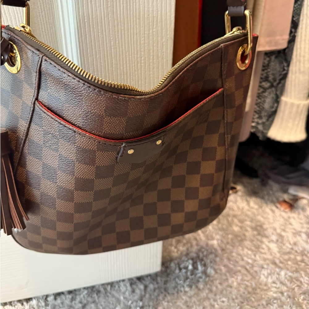 Louis Vuitton Brown Checkered cross body -like new. Great clean condition - Picture 2 of 6
